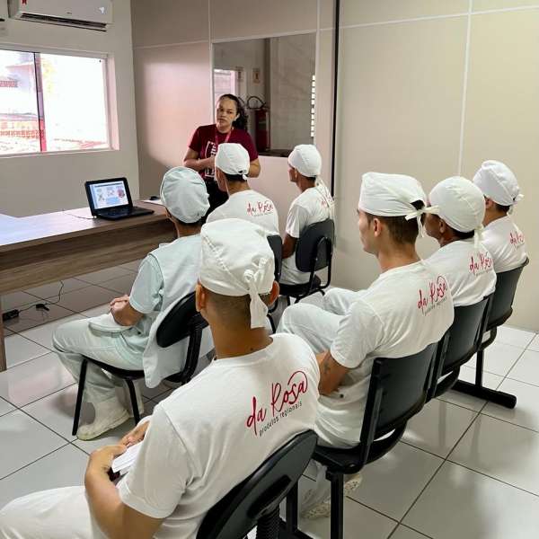 CAPACITAÇÃO DE MANIPULADORES DE ALIMENTOS